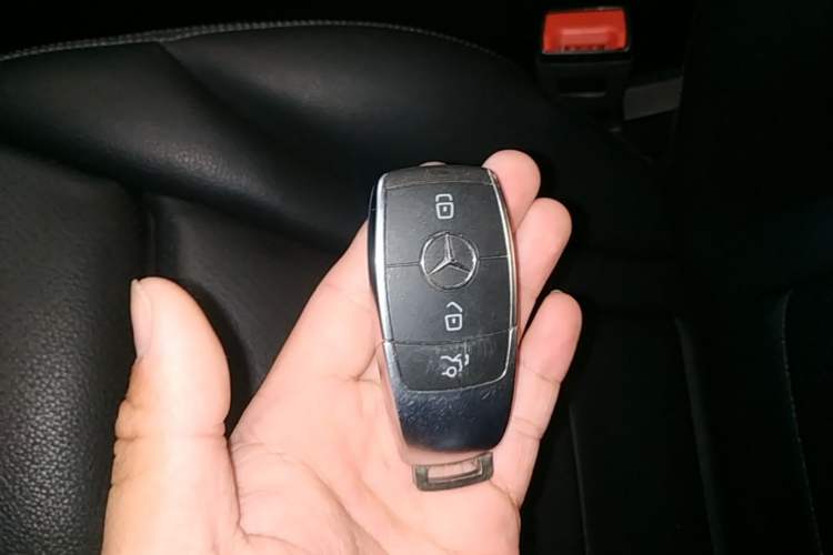 Used Mercedes-Benz GLC 2022 Second Facelift GLC 260 L 4MATIC Luxury Edition Vehicle Key
