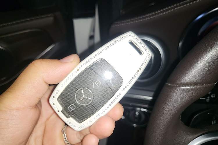Used Mercedes-Benz GLC 2022 Second Facelift GLC 260 L 4MATIC Luxury Edition Vehicle Key
