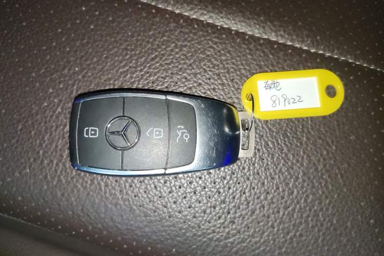 Used Mercedes-Benz GLC 2022 Facelift GLC 260 L 4MATIC Luxury Edition Vehicle Key
