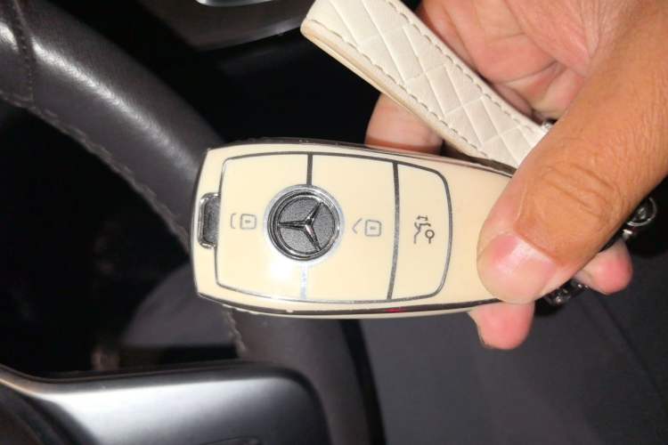 Used Mercedes-Benz GLC 2022 Second Facelift GLC 260 L 4MATIC Luxury Edition Vehicle Key