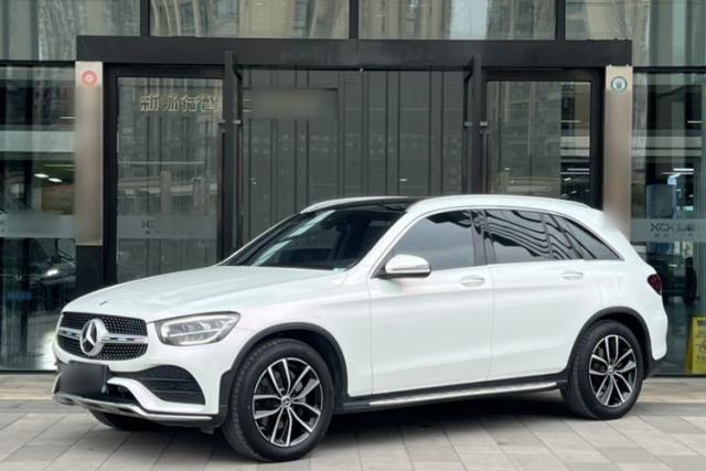 Ojetý Mercedes-Benz GLC 2022 Second Facelift GLC 260 L 4MATIC Luxury Edition