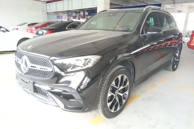 Used Mercedes-Benz GLC 2023 Facelift GLC 260 L 4MATIC Luxury Version 5 Seats