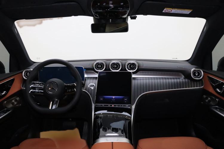 Used Mercedes-Benz GLC 2023 Facelift GLC 260 L 4MATIC Luxury Version 5 Seats Audio And AC Panel