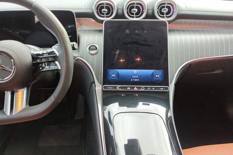 Used Mercedes-Benz GLC 2023 GLC 300 L 4MATIC Dynamic Edition 5-seater Audio And AC Panel