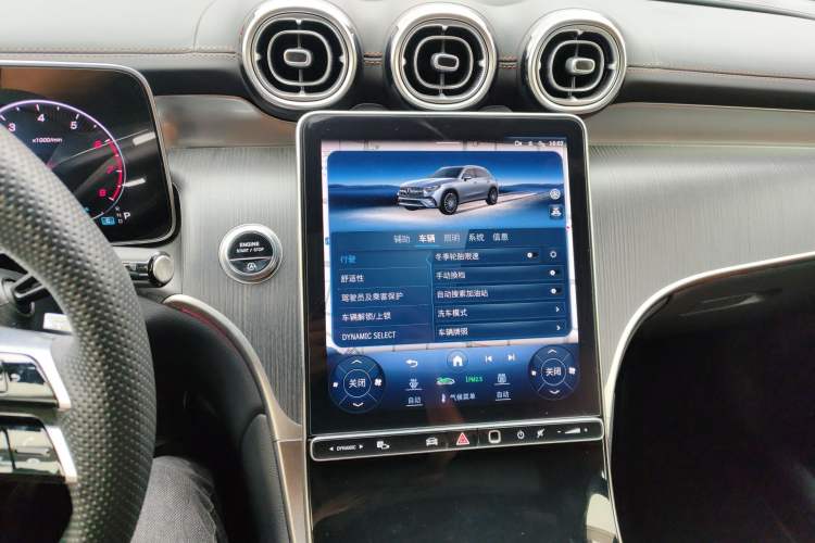 Used Mercedes-Benz GLC 2023 Facelift GLC 260 L 4MATIC Luxury Version 5 Seats Audio And AC Panel