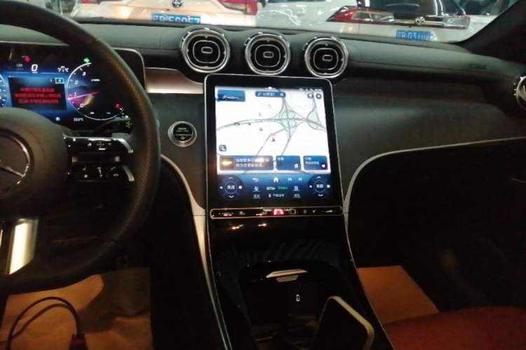 Used Mercedes-Benz GLC 2023 GLC 260 L 4MATIC Luxury 7-Seater Audio And AC Panel