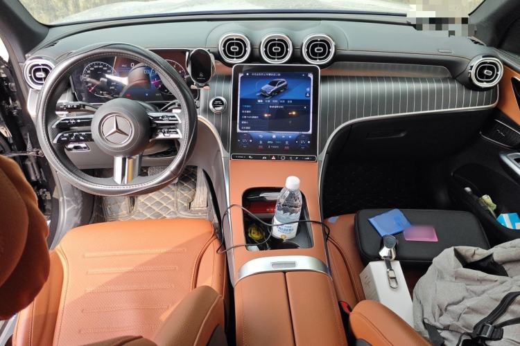 Used Mercedes-Benz GLC 2023 GLC 300 L 4MATIC Dynamic 7-Seater Center Console