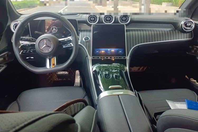 Used Mercedes-Benz GLC 2023 Facelifted GLC 300 L 4MATIC Luxury Version 5 Seats Center Console