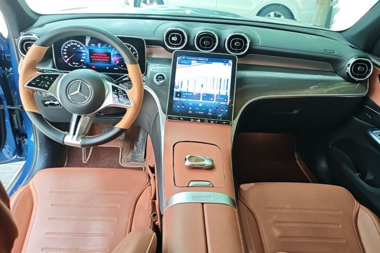 Used Mercedes-Benz GLC 2023 GLC 260 L 4MATIC Dynamic Edition 7-seater Center Console