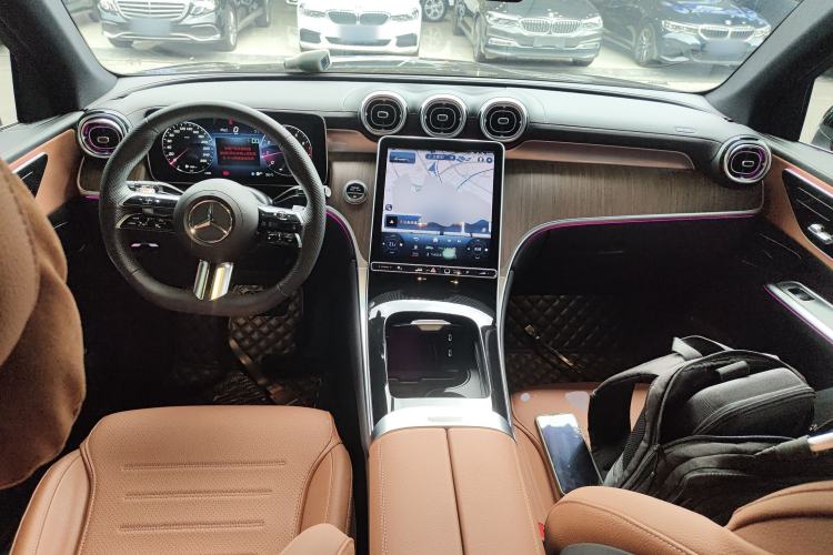 Used Mercedes-Benz GLC 2023 GLC 300 L 4MATIC Dynamic 7-Seater Center Console