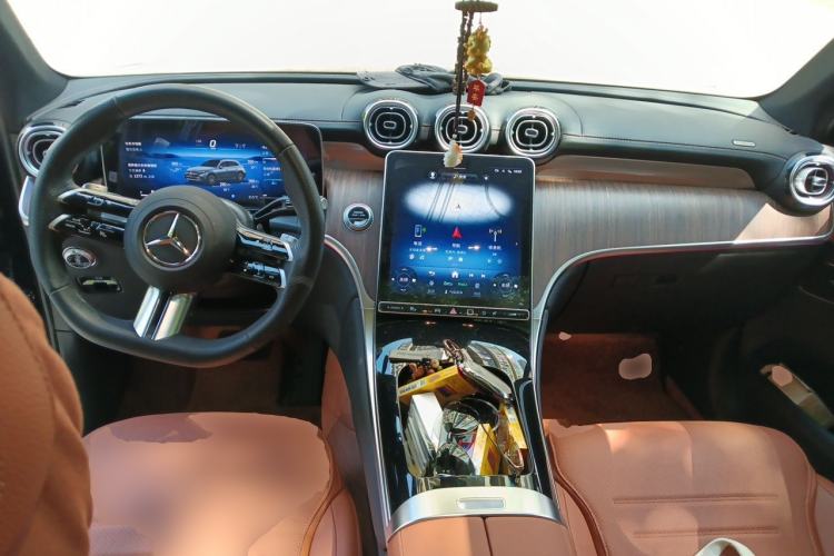 Used Mercedes-Benz GLC 2023 Refreshed GLC 300 L 4MATIC Dynamic Version 7-Seater Center Console