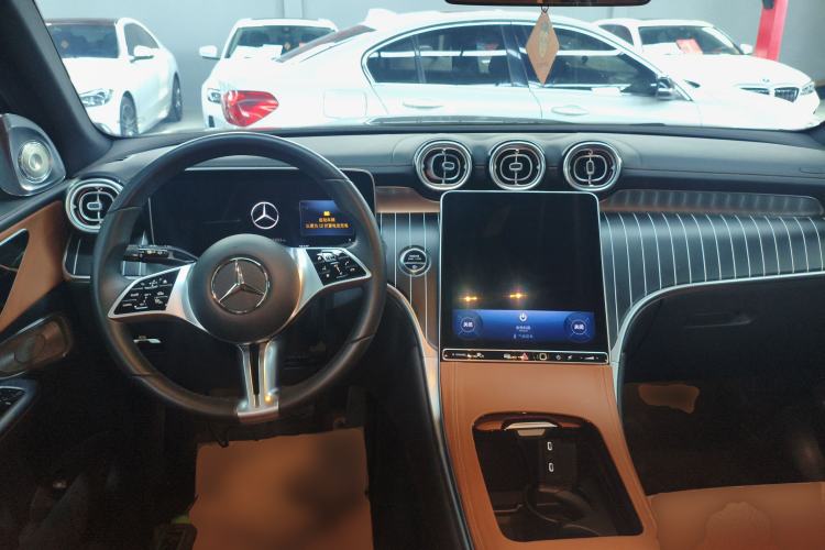 Used Mercedes-Benz GLC 2023 GLC 260 L 4MATIC Dynamic Edition 5-seater Center Console