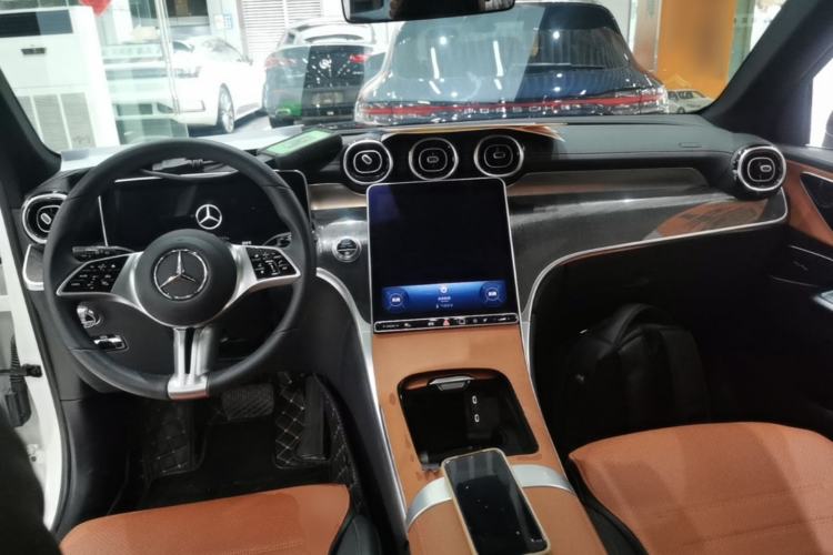 Used Mercedes-Benz GLC 2023 GLC 260 L 4MATIC Dynamic Edition 5-seater Center Console