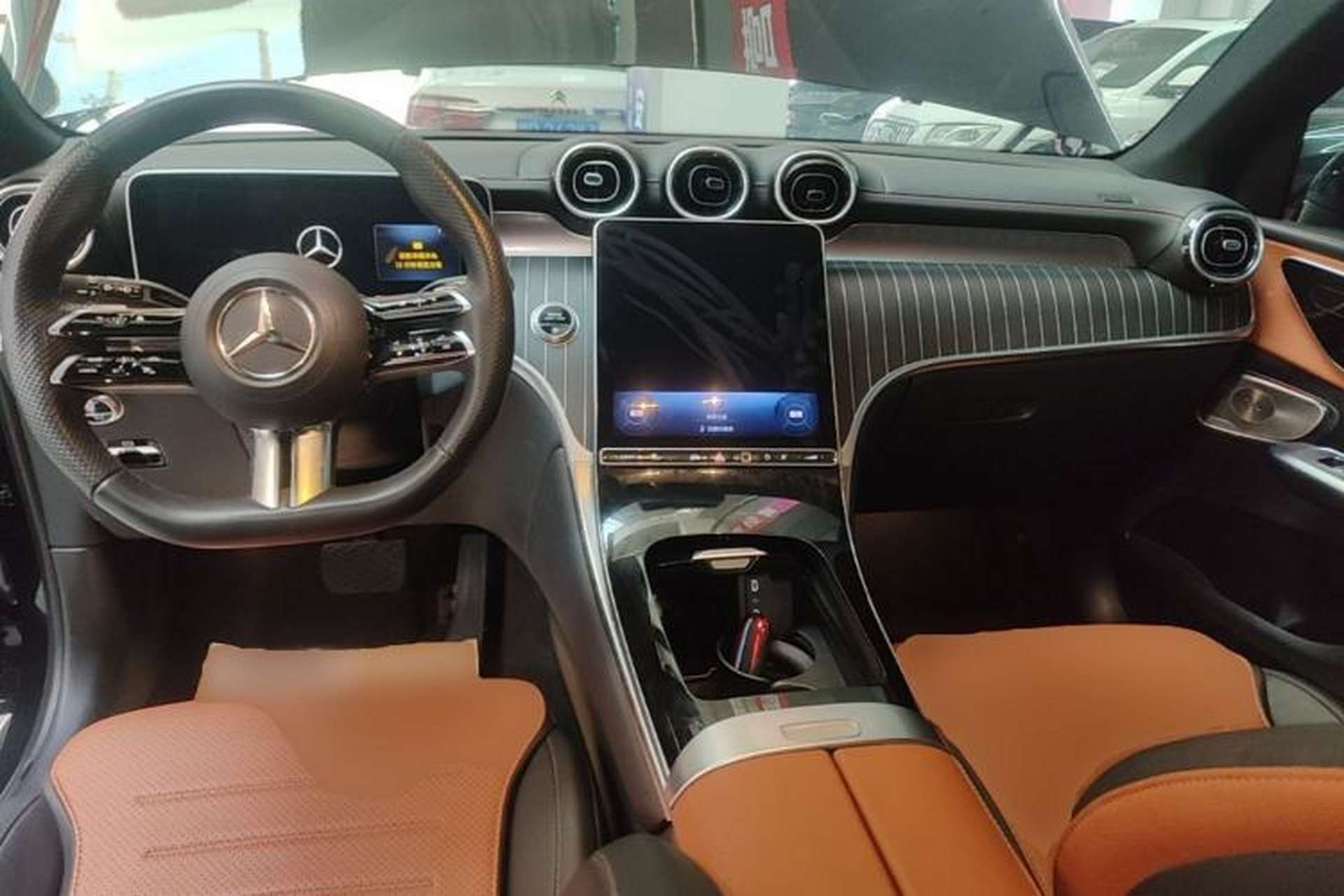 Used Mercedes-Benz GLC 2023 GLC 300 L 4MATIC Dynamic Edition 5-seater Center Console