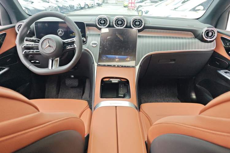 Used Mercedes-Benz GLC 2023 Refreshed GLC 300 L 4MATIC Dynamic Edition 5 Seats Center Console