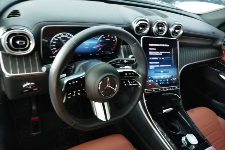 Used Mercedes-Benz GLC 2023 Refreshed GLC 300 L 4MATIC Dynamic Edition 5 Seats Center Console