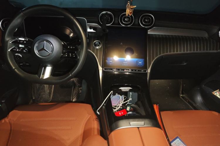 Used Mercedes-Benz GLC 2023 GLC 260 L 4MATIC Luxury Model 5 Seats Center Console