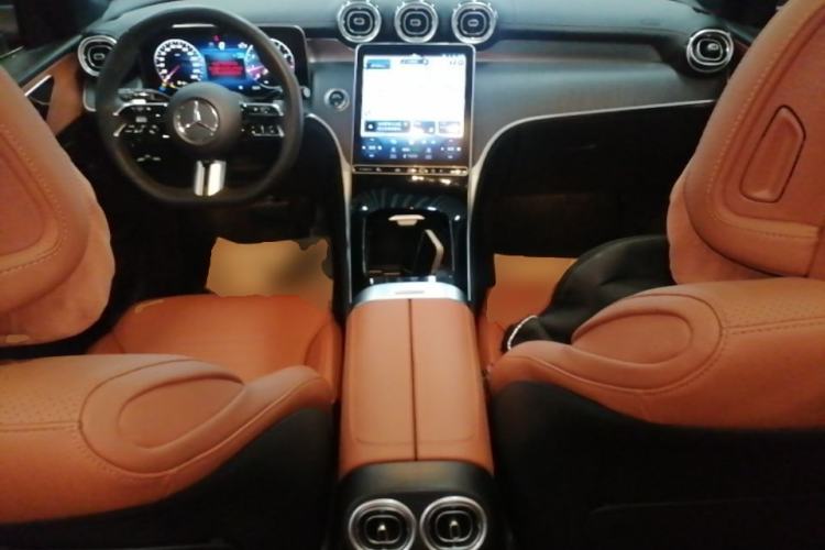 Used Mercedes-Benz GLC 2023 GLC 260 L 4MATIC Luxury 7-Seater Center Console