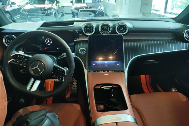 Used Mercedes-Benz GLC 2023 Refreshed GLC 300 L 4MATIC Luxury Version 7 Seats Center Console