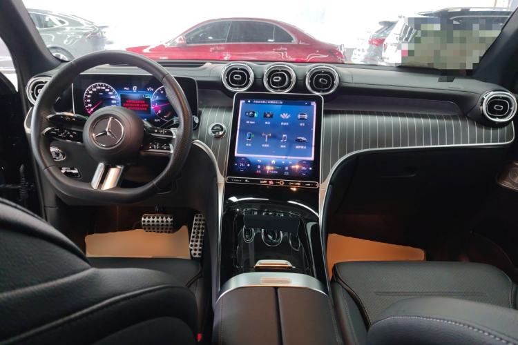 Used Mercedes-Benz GLC 2023 GLC 300 L 4MATIC Luxury Model 5 Seats Center Console