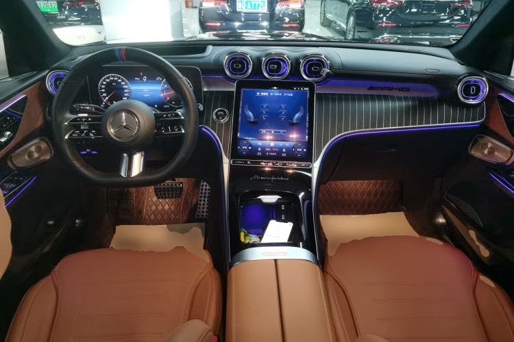 Used Mercedes-Benz GLC 2023 GLC 300 L 4MATIC Luxury 7-Seater Center Console