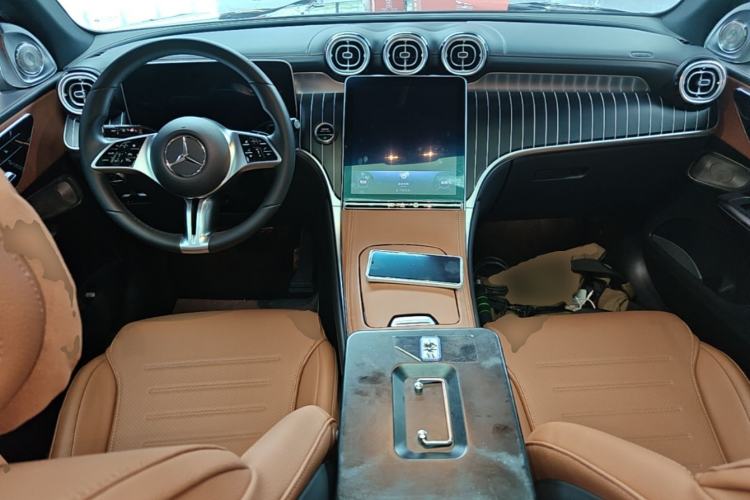 Used Mercedes-Benz GLC 2023 GLC 260 L 4MATIC Dynamic Edition 5-seater Center Console