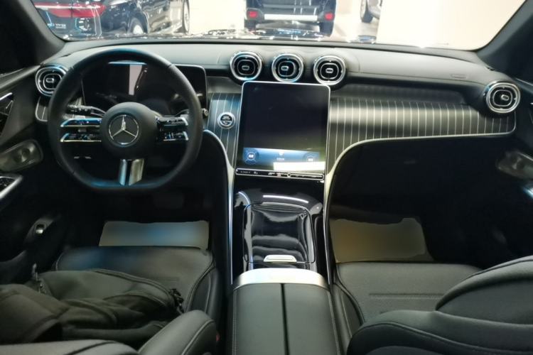 Used Mercedes-Benz GLC 2023 Refreshed GLC 300 L 4MATIC Dynamic Edition 5 Seats Center Console