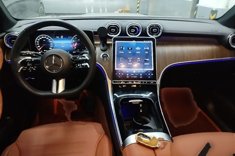Used Mercedes-Benz GLC 2023 GLC 300 L 4MATIC Dynamic Edition 5-seater Center Console