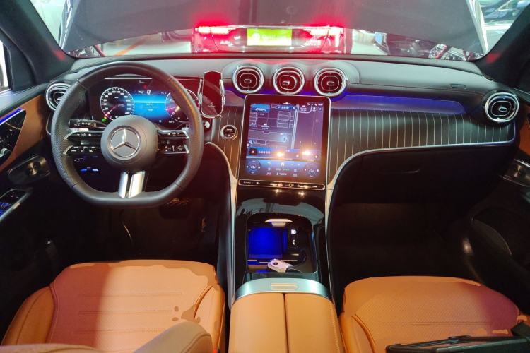 Used Mercedes-Benz GLC 2023 Refreshed GLC 300 L 4MATIC Dynamic Edition 5 Seats Center Console
