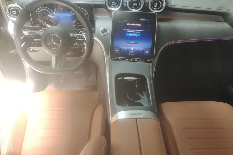 Used Mercedes-Benz GLC 2023 GLC 260 L 4MATIC Luxury Model 5 Seats Center Console