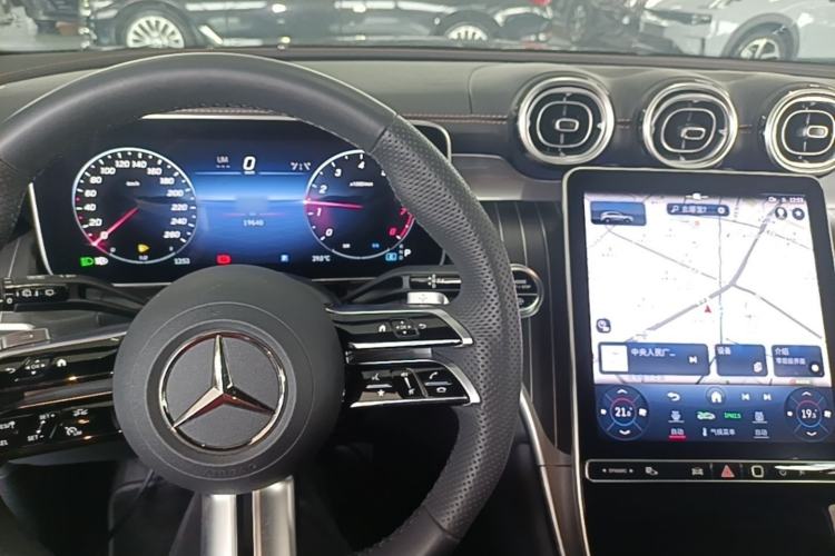 Used Mercedes-Benz GLC 2023 Refreshed GLC 300 L 4MATIC Dynamic Edition 5 Seats Center Console