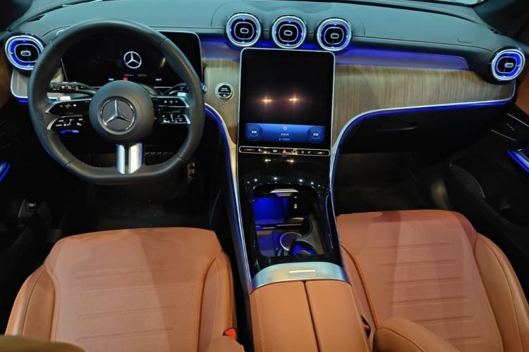 Used Mercedes-Benz GLC 2023 Refreshed GLC 300 L 4MATIC Dynamic Version 7-Seater Center Console