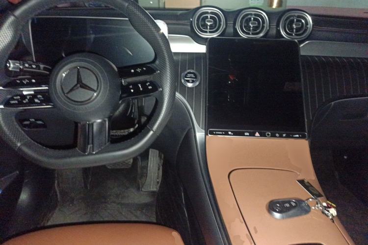 Used Mercedes-Benz GLC 2023 GLC 300 L 4MATIC Dynamic Edition 5-seater Center Console
