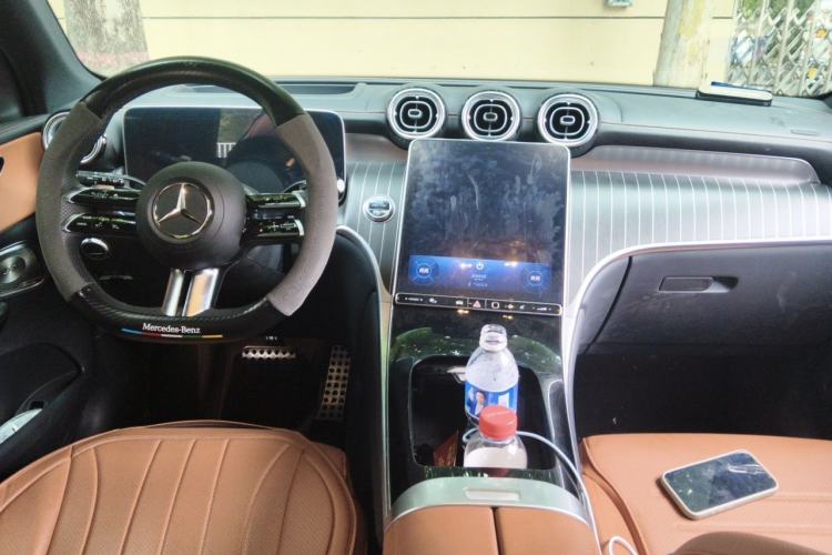 Used Mercedes-Benz GLC 2023 GLC 300 L 4MATIC Luxury 7-Seater Center Console