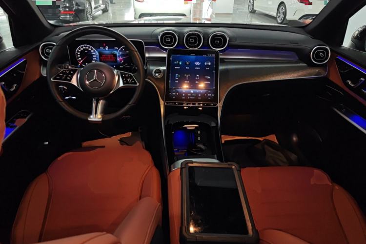 Used Mercedes-Benz GLC 2023 Facelift GLC 260 L 4MATIC Dynamic Version 5 Seats Center Console