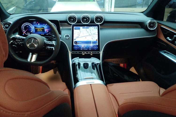 Used Mercedes-Benz GLC 2023 GLC 260 L 4MATIC Luxury 7-Seater Center Console