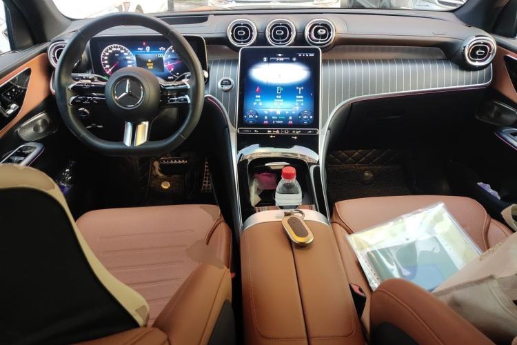 Used Mercedes-Benz GLC 2023 GLC 300 L 4MATIC Luxury 7-Seater Center Console