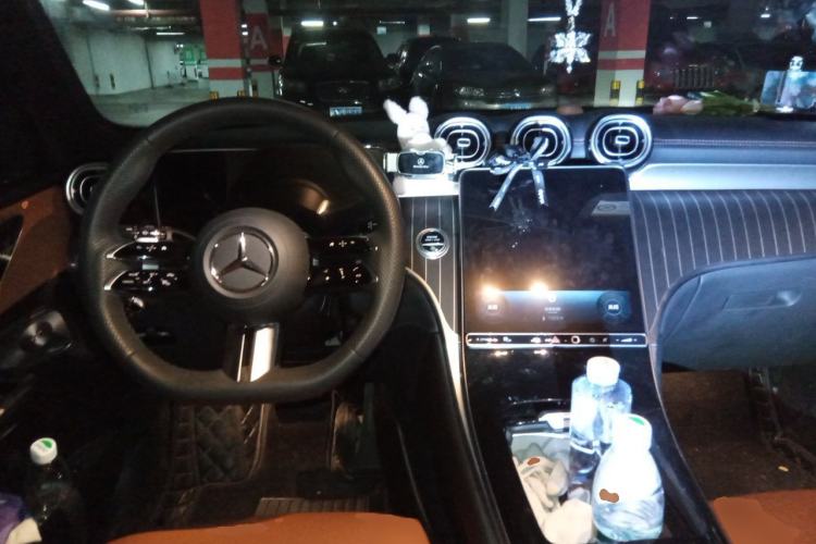 Used Mercedes-Benz GLC 2023 Refreshed GLC 300 L 4MATIC Dynamic Version 7-Seater Center Console