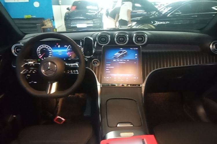 Used Mercedes-Benz GLC 2023 Refreshed GLC 300 L 4MATIC Dynamic Edition 5 Seats Center Console