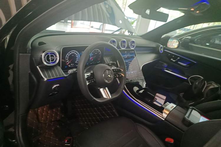 Used Mercedes-Benz GLC 2023 Refreshed GLC 300 L 4MATIC Dynamic Edition 5 Seats Center Console