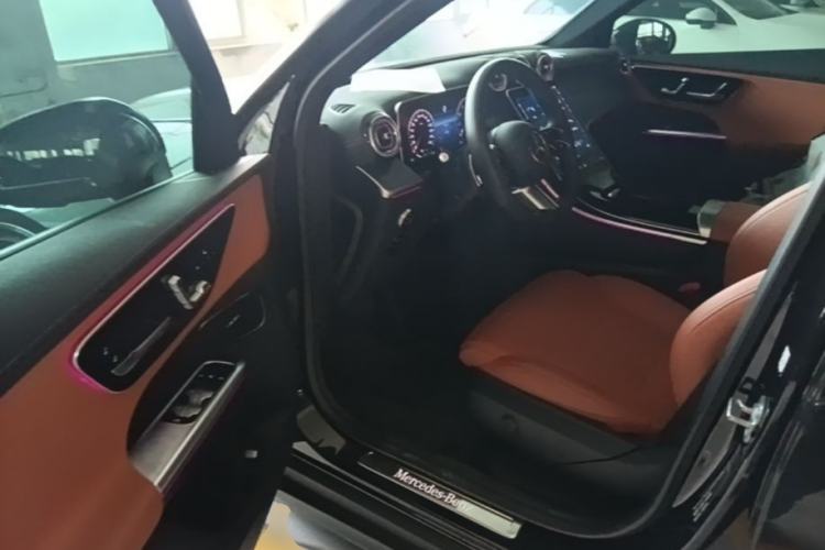 Used Mercedes-Benz GLC 2023 Facelift GLC 260 L 4MATIC Luxury Version 5 Seats Driver Seat