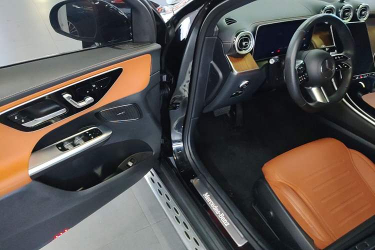 Used Mercedes-Benz GLC 2023 GLC 300 L 4MATIC Dynamic 7-Seater Driver Seat