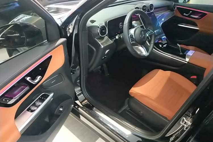 Used Mercedes-Benz GLC 2023 GLC 260 L 4MATIC Dynamic Edition 5-seater Driver Seat