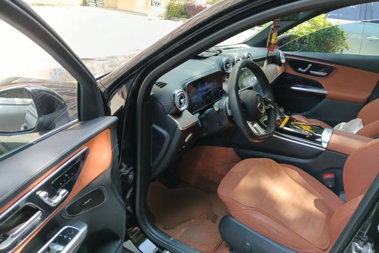 Used Mercedes-Benz GLC 2023 Refreshed GLC 300 L 4MATIC Dynamic Version 7-Seater Driver Seat