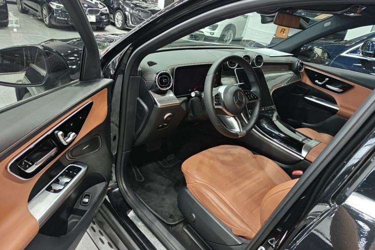 Used Mercedes-Benz GLC 2023 Facelift GLC 260 L 4MATIC Dynamic Version 5 Seats Driver Seat