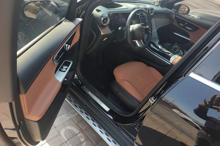Used Mercedes-Benz GLC 2023 GLC 300 L 4MATIC Dynamic 7-Seater Driver Seat