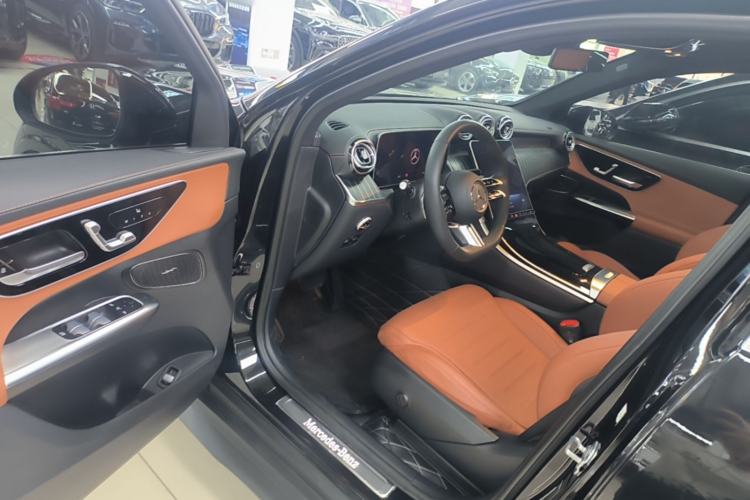 Used Mercedes-Benz GLC 2023 Facelift GLC 260 L 4MATIC Luxury Version 5 Seats Driver Seat