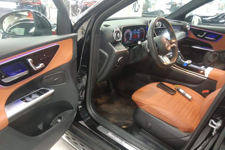 Used Mercedes-Benz GLC 2023 Facelift GLC 260 L 4MATIC Luxury Version 7-Seater Driver Seat