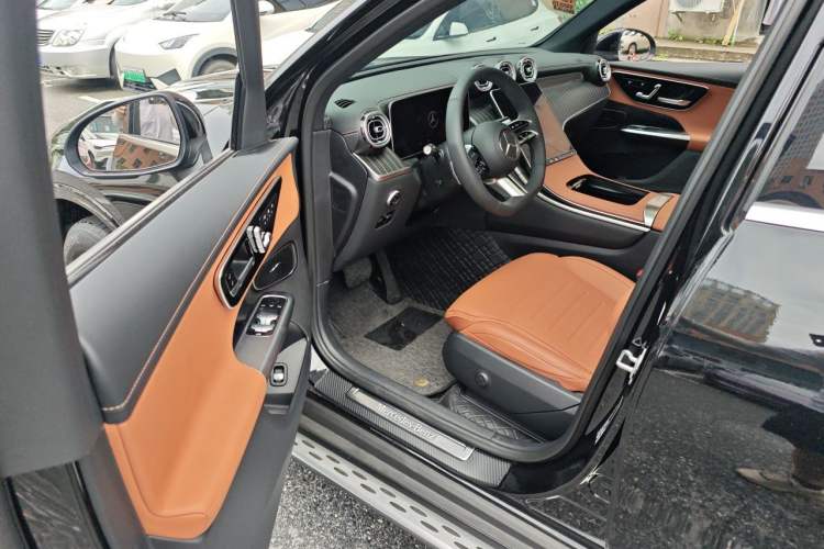 Used Mercedes-Benz GLC 2023 Refreshed GLC 300 L 4MATIC Dynamic Edition 5 Seats Driver Seat