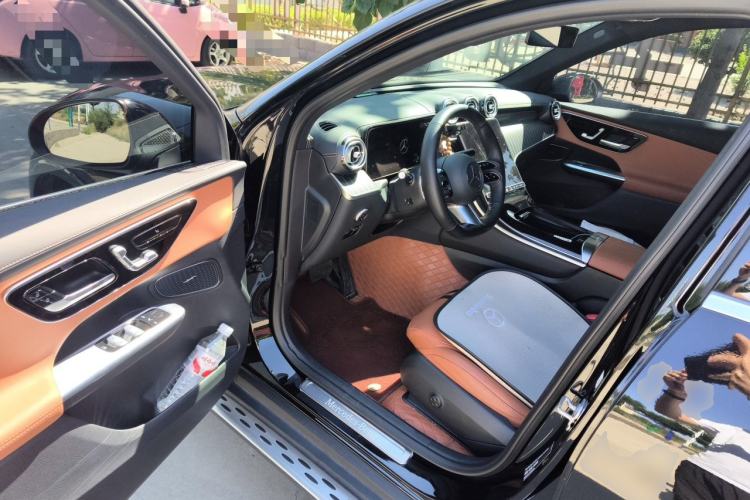 Used Mercedes-Benz GLC 2023 Refreshed GLC 300 L 4MATIC Dynamic Edition 5 Seats Driver Seat